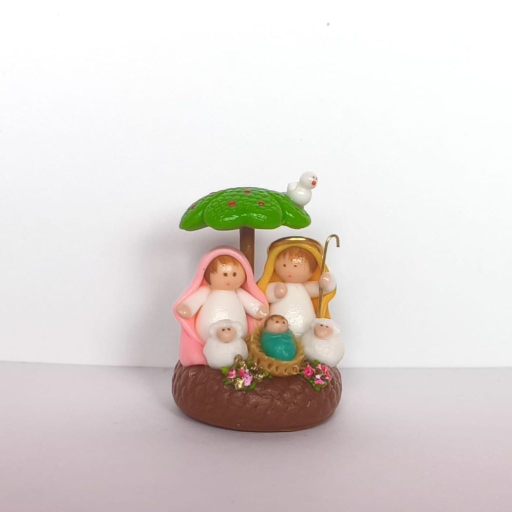 pesebre artesanal hecho a mano en cerámica)