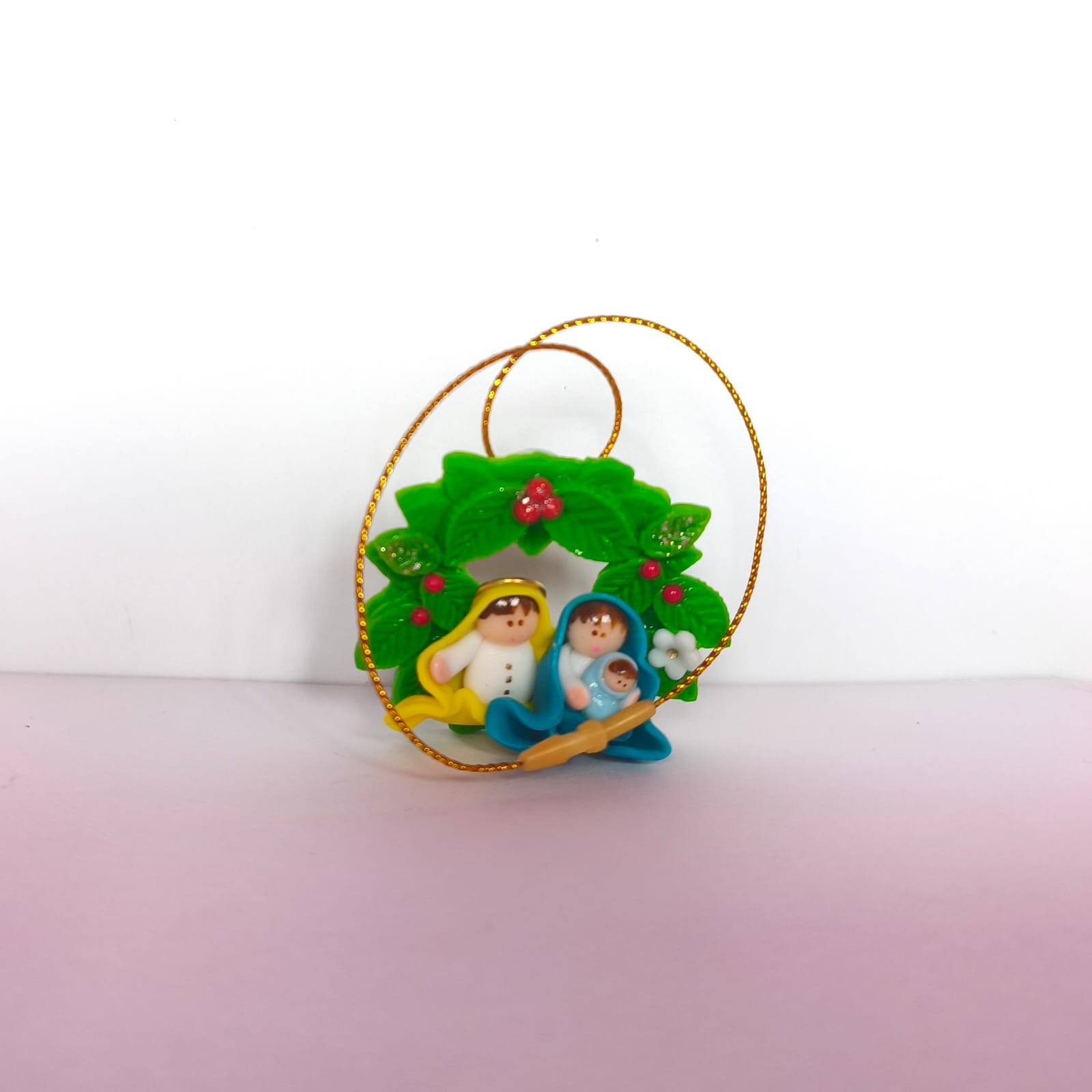 Mini pesebre con corona navideña